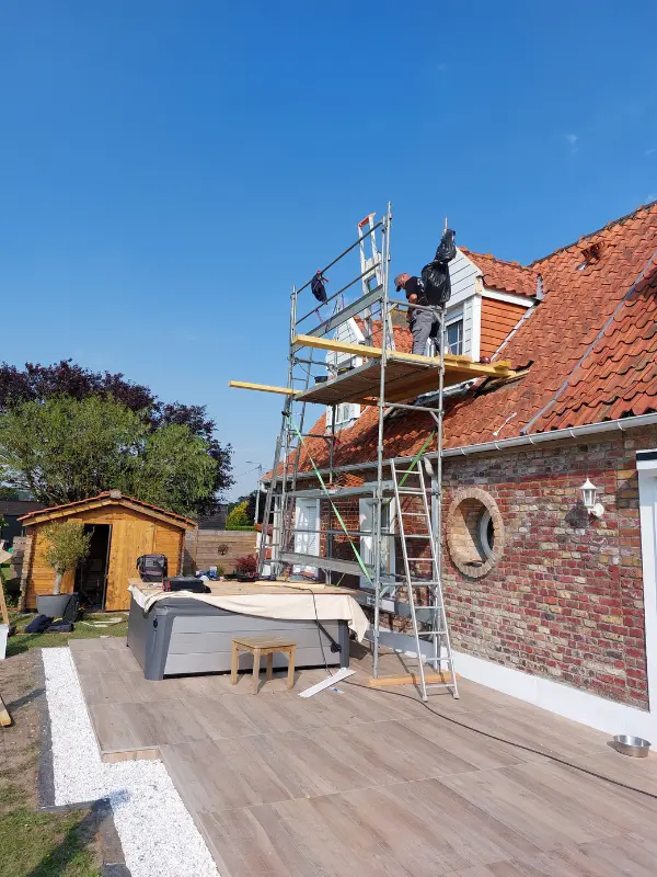 chantier en cours, rénovation de lucarnes à Serques, par Audomar'Bois à Saint-Omer (62)