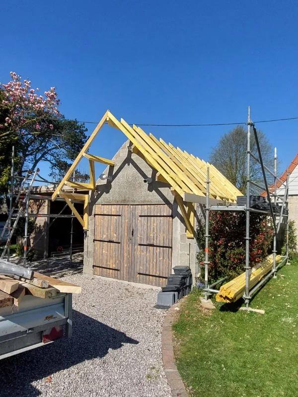 charpente d'un garage à Bonningues les Ardres terminée, par Audomar'Bois à Saint-Omer (62)