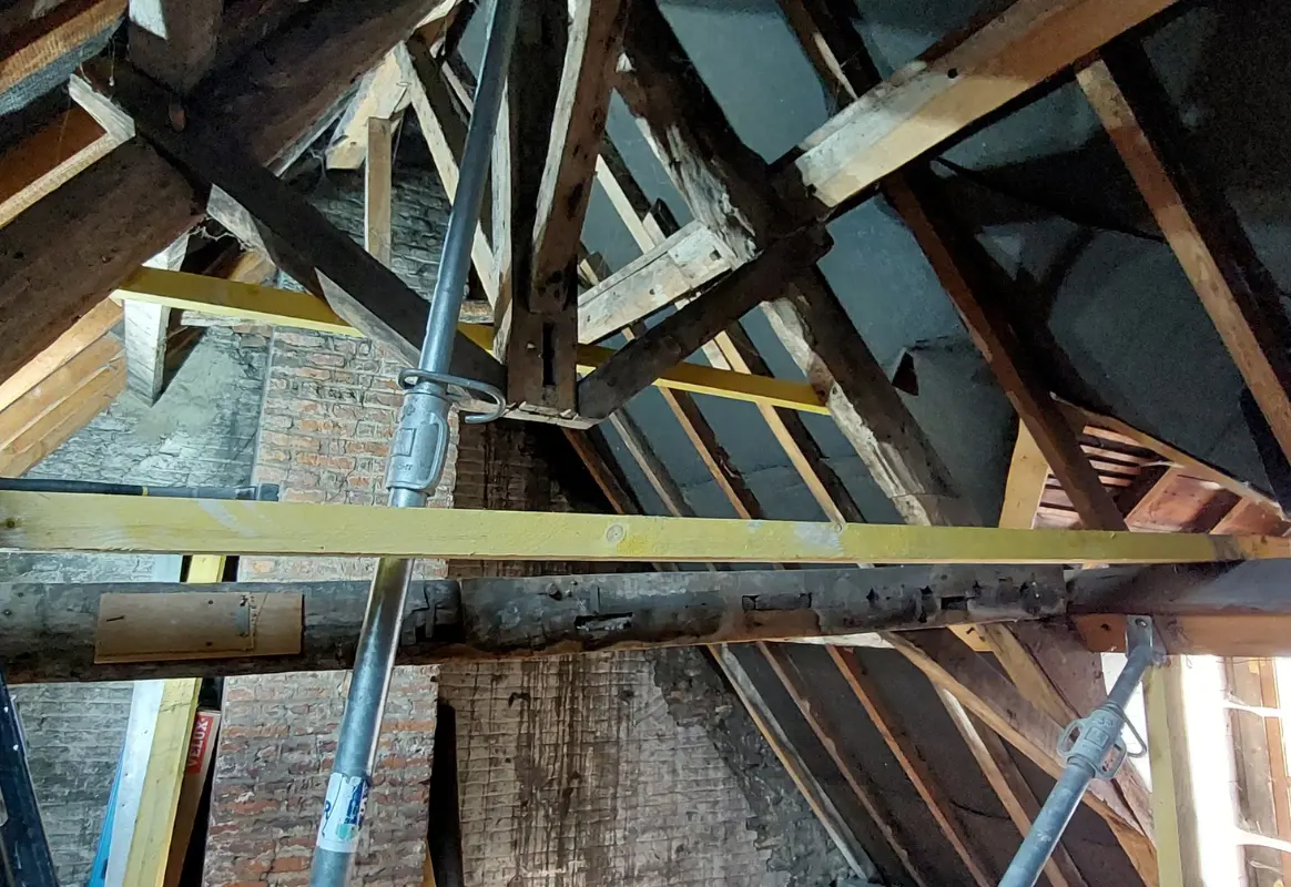 rénovation d'une charpente en cours à Saint-Omer, par Audomar'Bois
