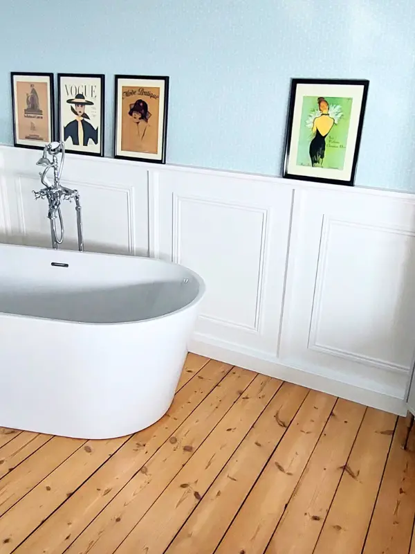 soubassement moulure blanche dans une salle de bain, Audomar'Bois à Saint-Omer (62)