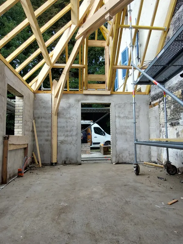 pose de la charpente sur le chantier à Esquerdes, Audomar'bois à Saint-Omer (62)