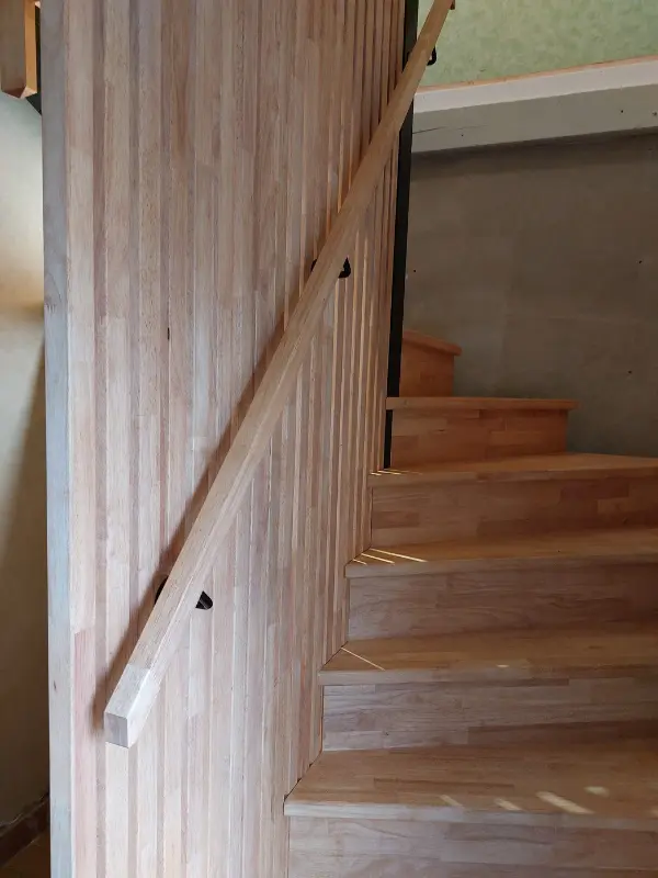 pose d'un escalier tournant à Watten, Audomar'Bois à Saint-Omer (62)