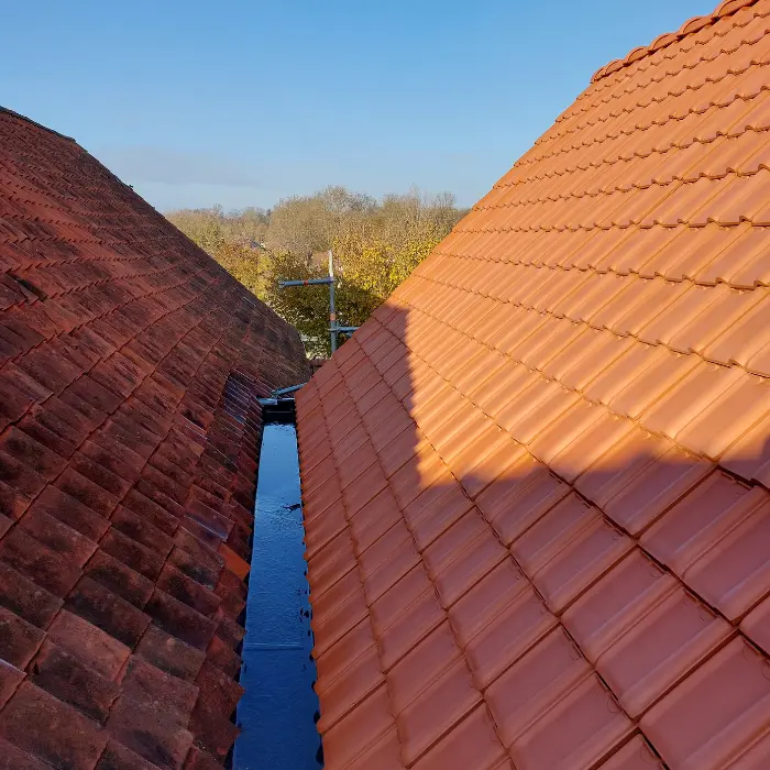 pose d'une couverture en tuiles rouge à Blendecques par notre équipe Audomar'Bois à Saint-Omer (62)