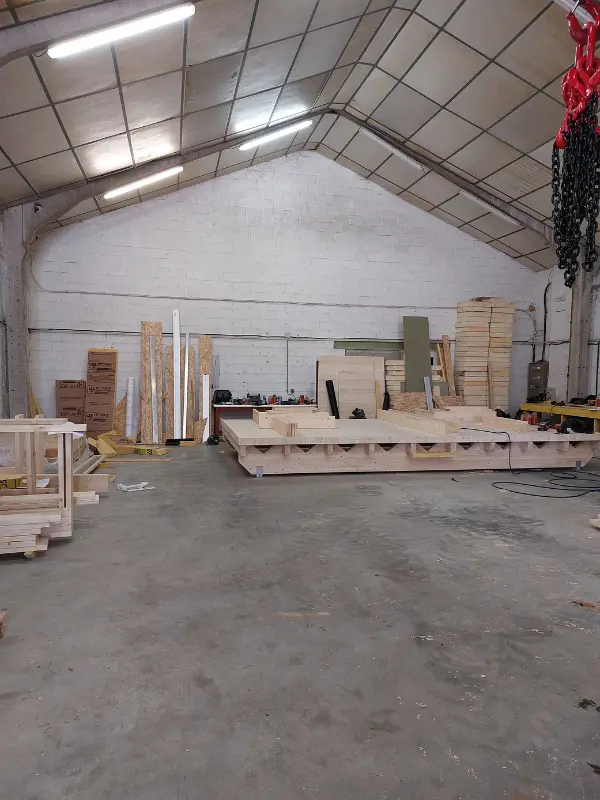 Préfabrication des murs ossature bois en atelier pour une maison individuelle à Selles