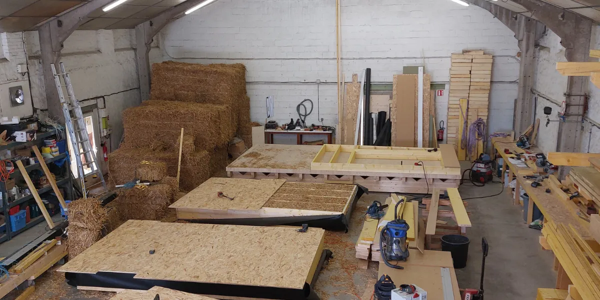 sélection de bois de qualité dans l'atelier Audomar'bois à Saint-Omer (62)